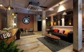 โรงแรมทะเวนตี้ 8B
